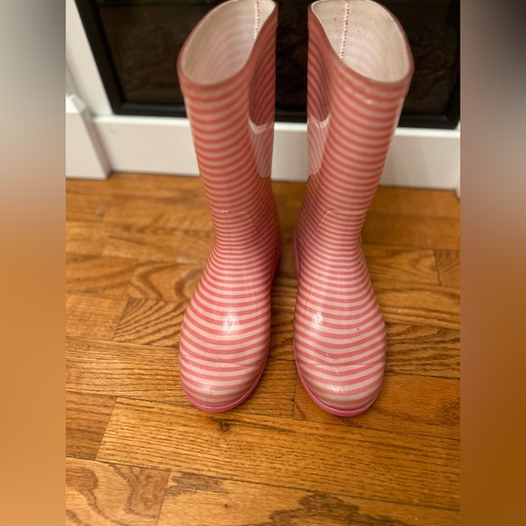 UGG women's size 6 pink striped
Wellington rainboots - Picture 1 of 12